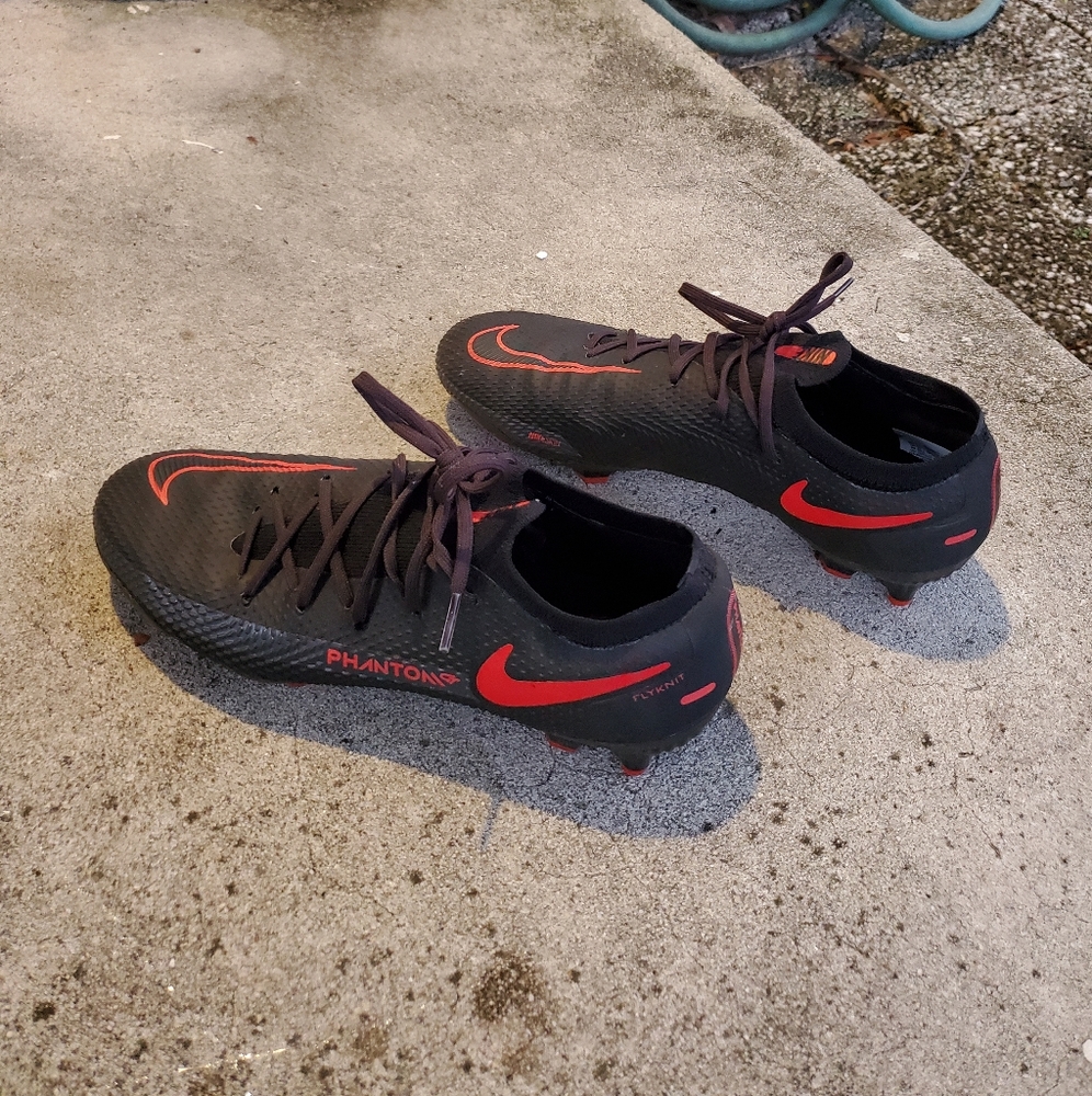 Nike phantom soccer cleats